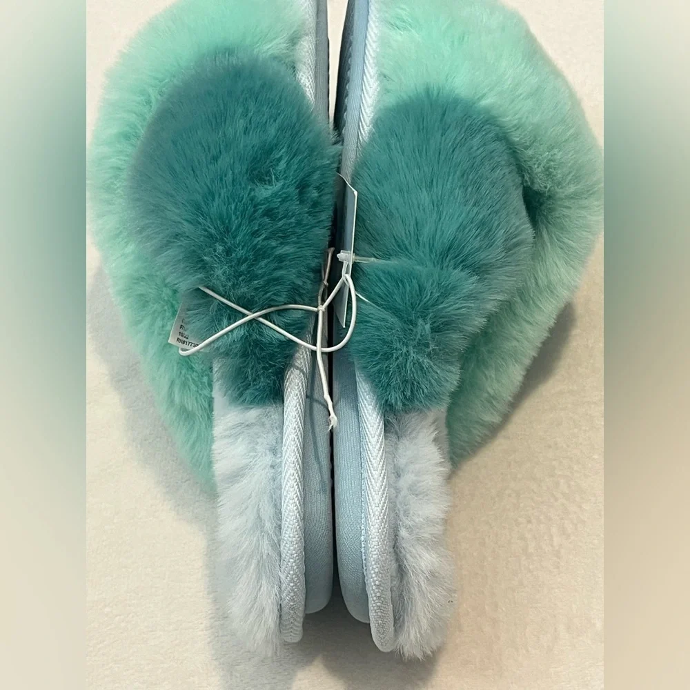 Cat & Jack Mint and Teal Cross Band Faux Fur Slippers Children’s / Kids Sz 4/5